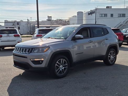 Used 2018 Jeep Compass Latitude FWD image 7