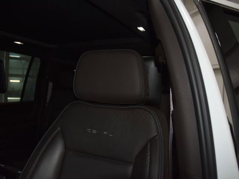 Used 2023 GMC Yukon XL Denali w/ Denali Reserve Package AWD/4WD image 43