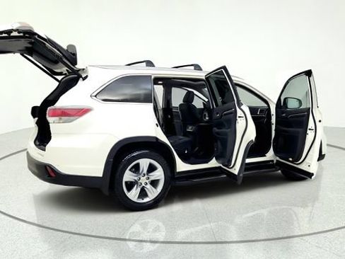 Used 2015 Toyota Highlander Limited Platinum FWD image 19
