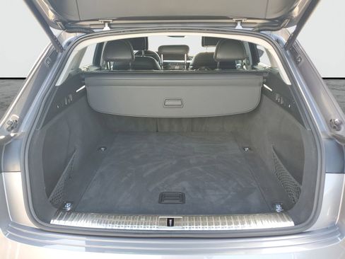 Used 2021 Audi e-tron Prestige w/ Prestige Package image 9