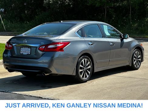 Used 2016 Nissan Altima 2.5 SL w/ Moonroof Package FWD image 3