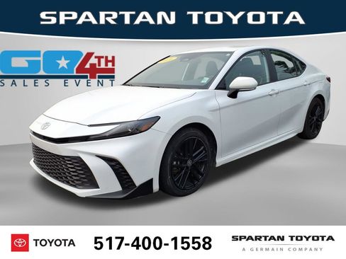 Used 2026 Toyota Camry SE FWD image 1