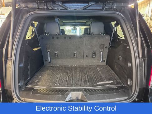 Used 2021 Chevrolet Suburban LT image 9
