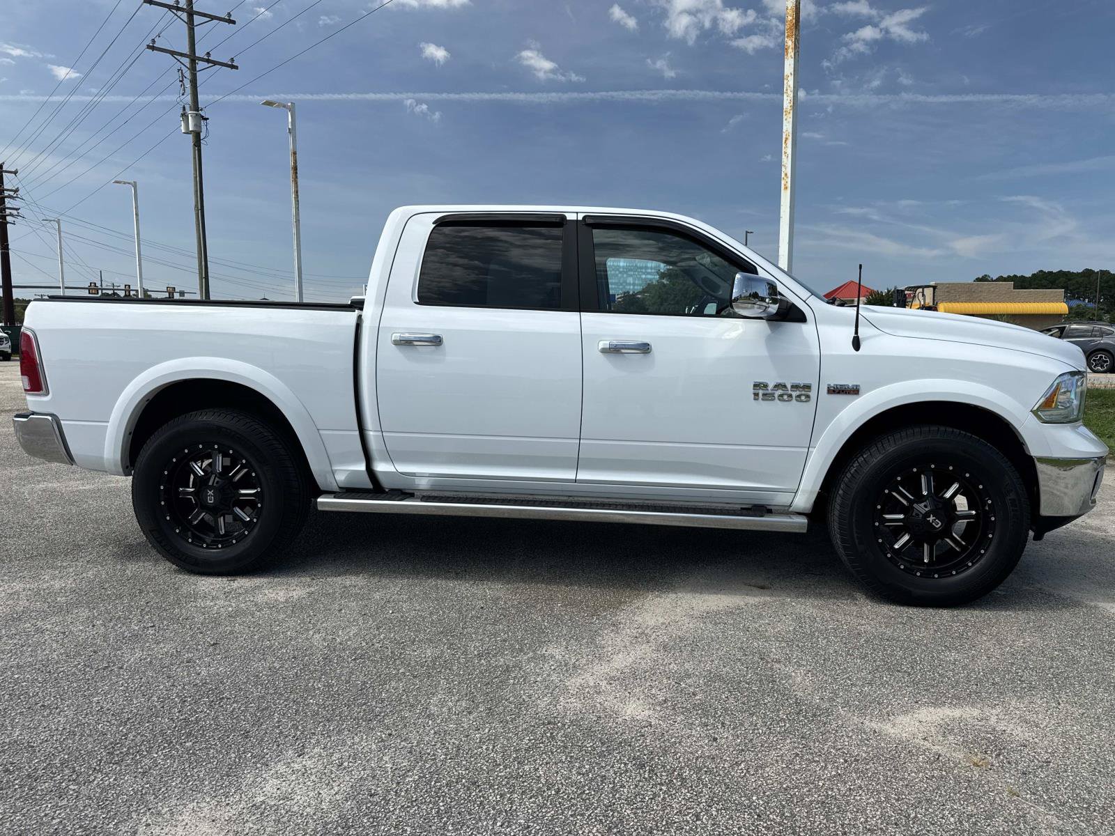 Used 2017 RAM 1500 Laramie w/ Convenience Group AWD/4WD image 2