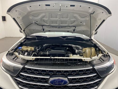 Used 2020 Ford Explorer XLT w/ Comfort Package AWD/4WD image 11
