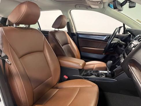 Used 2017 Subaru Outback 2.5i Touring AWD/4WD image 10