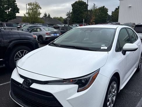 Used 2024 Toyota Corolla LE FWD image 1