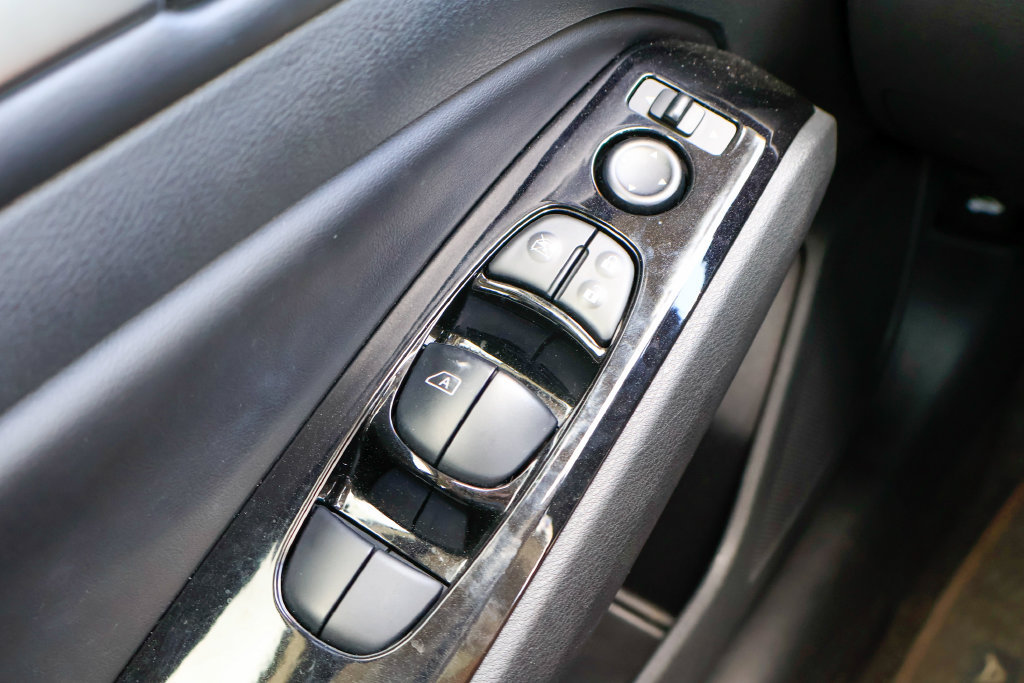 Used 2024 Nissan Altima 2.5 SR w/ SR Premium Package FWD image 17