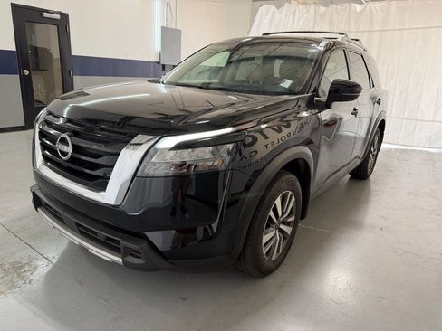 Used 2025 Nissan Pathfinder SL image 22