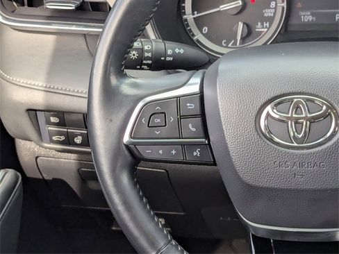 Used 2021 Toyota Highlander Limited image 19