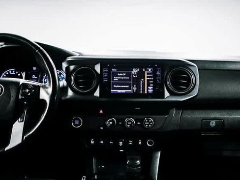 Used 2019 Toyota Tacoma TRD Sport w/ Technology Package image 12