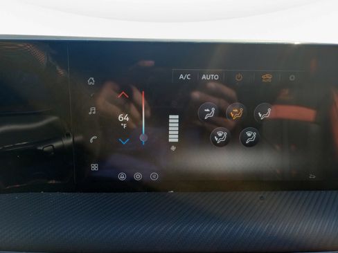 Used 2026 Nissan Kicks SR FWD image 17