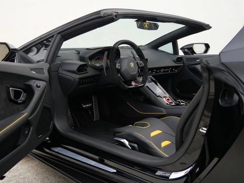 Used 2024 Lamborghini Huracan EVO AWD/4WD image 21