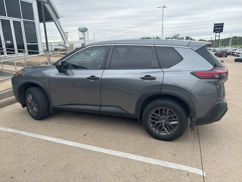 Used 2021 Nissan Rogue S image 2