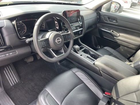 Certified 2024 Nissan Pathfinder SV w/ SV Premium Package image 6