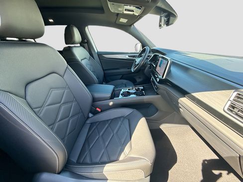 Used 2026 Volkswagen Atlas Cross Sport SE FWD image 23