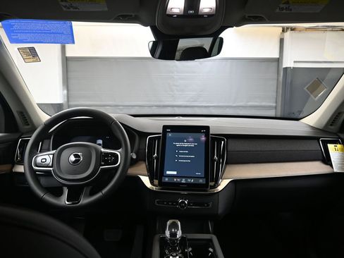 New 2026 Volvo XC90 B6 Plus w/ Protection Package Premier image 24