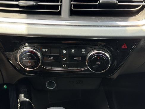 Used 2025 Chevrolet Trax LT FWD image 21