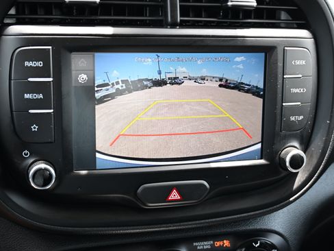 Used 2025 Kia Soul LX w/ LX Technology Package FWD image 25