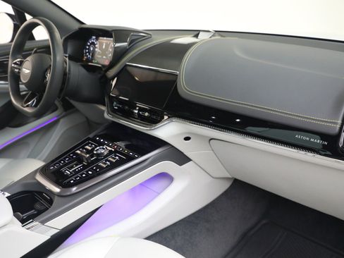 Used 2025 Aston Martin DBX 707 image 21