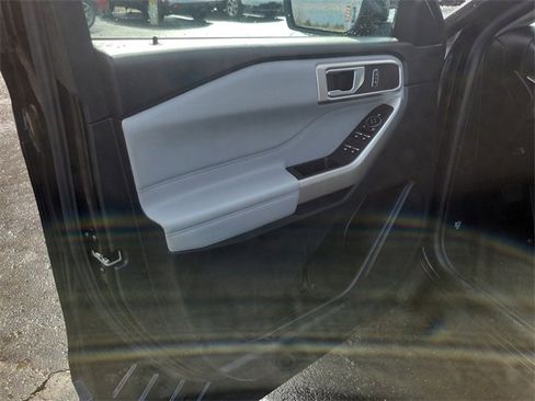 Used 2023 Ford Explorer XLT w/ Equipment Group 202A image 6