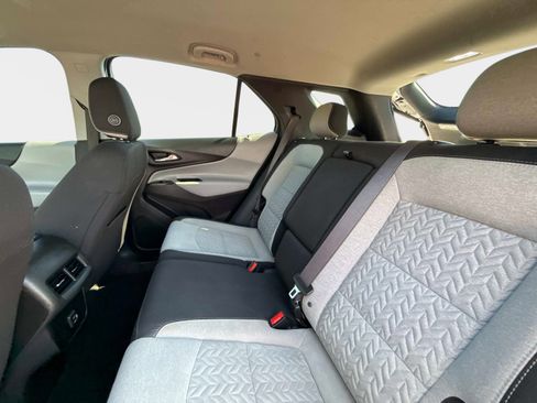 Used 2022 Chevrolet Equinox LT w/ Driver Convenience Package FWD image 16