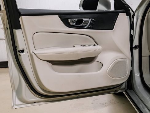 Used 2019 Volvo S60 T5 Momentum w/ Premium Package image 43