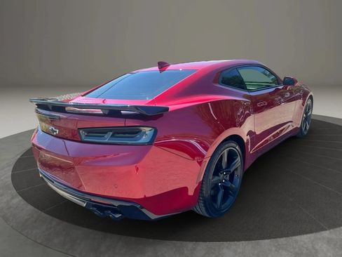 Used 2018 Chevrolet Camaro SS RWD image 5