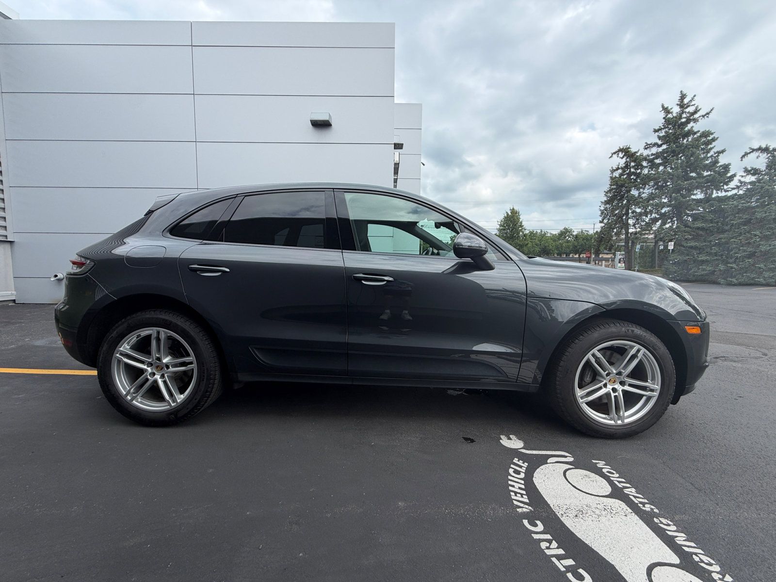Used 2020 Porsche Macan AWD/4WD image 9