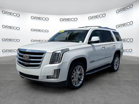 Used 2019 Cadillac Escalade Luxury RWD image 3
