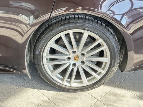Used 2018 Porsche Panamera 4S image 18
