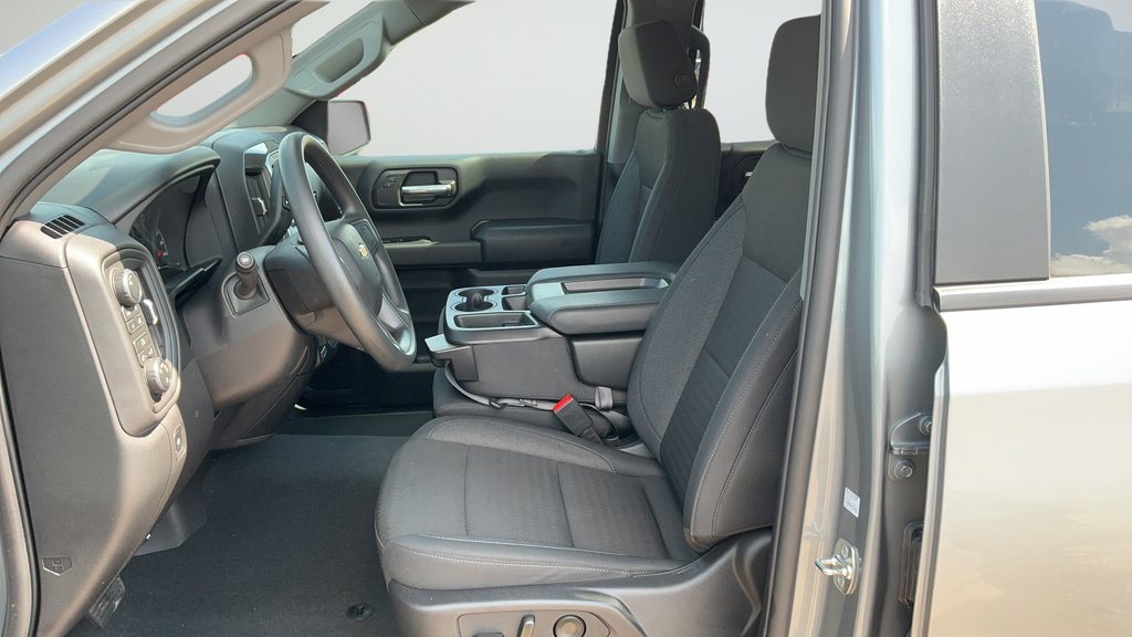Used 2026 Chevrolet Silverado 1500 Custom w/ LPO, Dark Essentials Package AWD/4WD image 16
