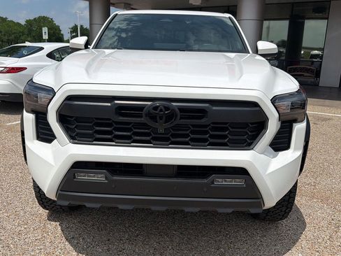 Used 2024 Toyota Tacoma TRD Off-Road w/ TRD Off Road Premium Package AWD/4WD image 9