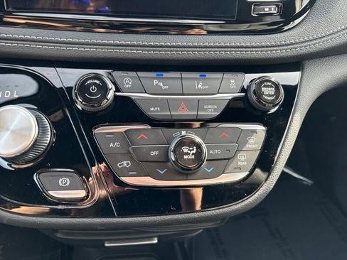 New 2026 Chrysler Pacifica Select w/ S Appearance Package image 40