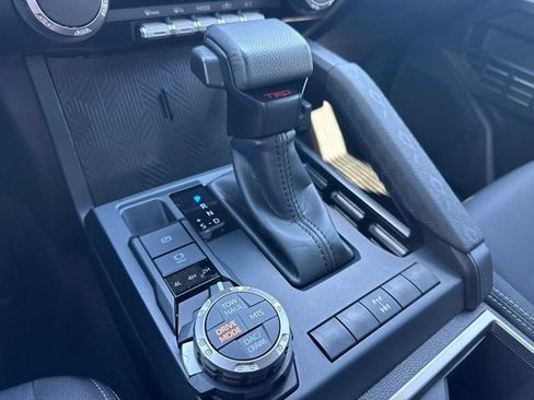 Used 2025 Toyota Tacoma TRD Off-Road AWD/4WD image 7