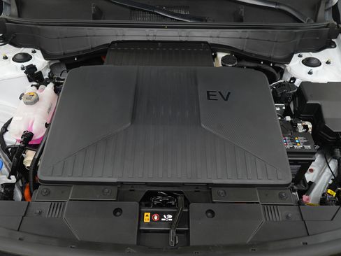 Certified 2024 Hyundai Kona SEL FWD image 31