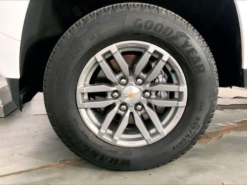 Used 2025 Chevrolet Colorado LT AWD/4WD image 9