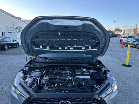 Used 2025 Toyota Corolla Cross LE image 31