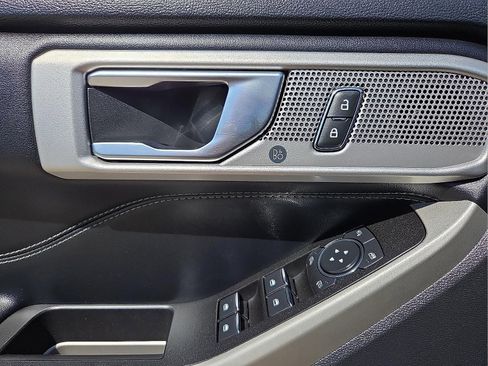Used 2022 Ford Explorer Limited image 14
