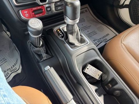 Used 2020 Jeep Wrangler Unlimited Rubicon w/ Steel Bumper Group image 23