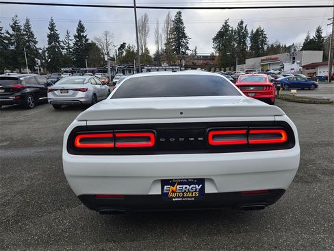 Used 2022 Dodge Challenger R/T image 5