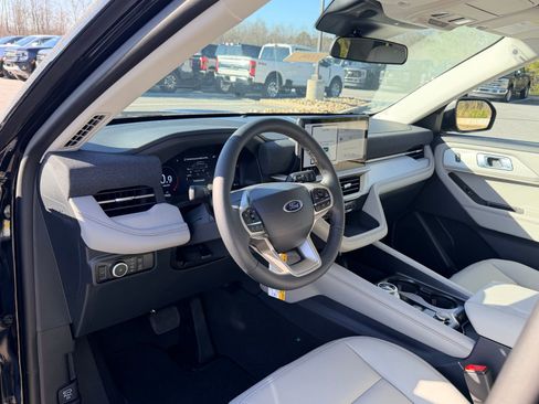 New 2026 Ford Explorer Active w/ Active Comfort Package RWD image 13