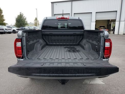 Used 2024 GMC Canyon Denali image 8