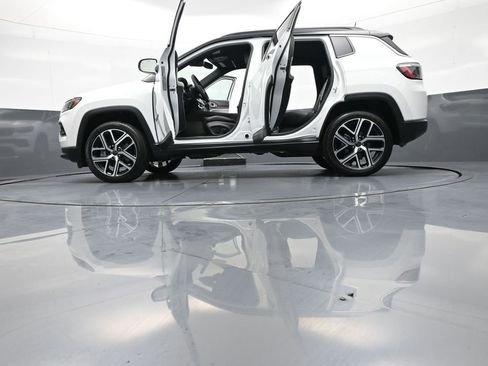 Used 2025 Jeep Compass Limited AWD/4WD image 47