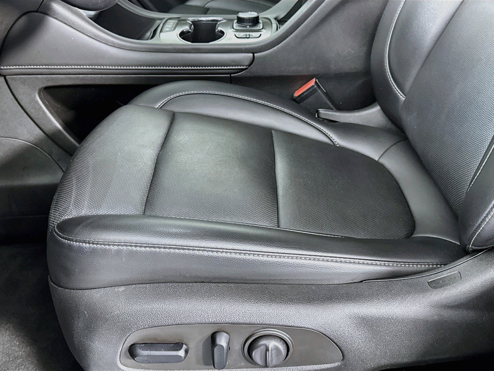 Used 2021 GMC Acadia SLT w/ Technology Package FWD image 19