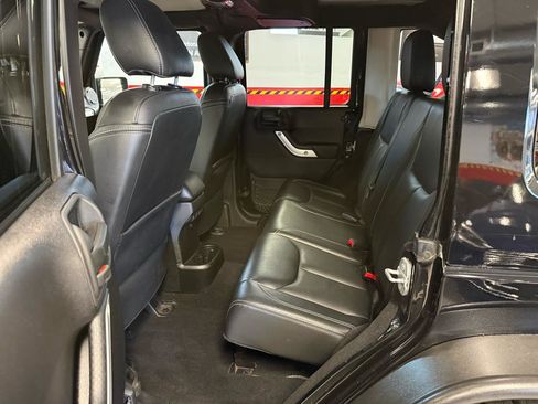 Used 2015 Jeep Wrangler Unlimited Sahara w/ Dual Top Group AWD/4WD image 30