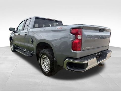 Used 2019 Chevrolet Silverado 1500 LT w/ Convenience Package AWD/4WD image 2
