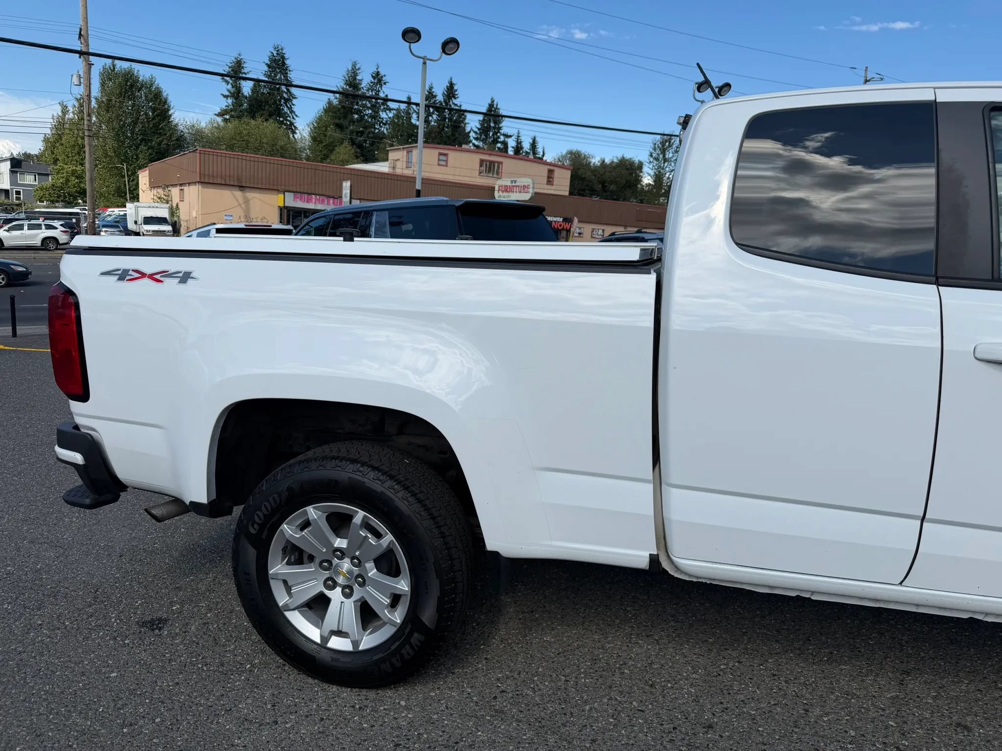 Used 2022 Chevrolet Colorado LT w/ Fleet Safety Package AWD/4WD image 5