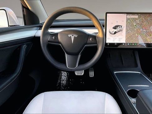 Used 2023 Tesla Model Y Performance AWD/4WD image 8