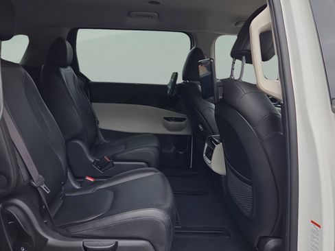 Used 2022 Kia Carnival SX FWD image 15